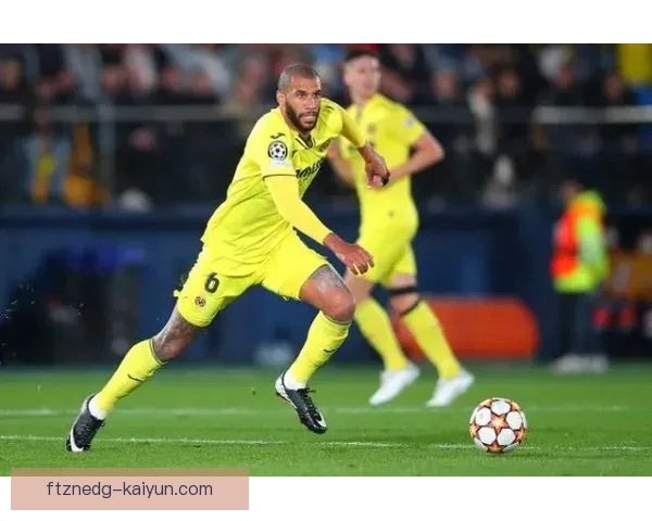 黄潜逆转劲敌，激战中表现亮眼提升比赛节奏。