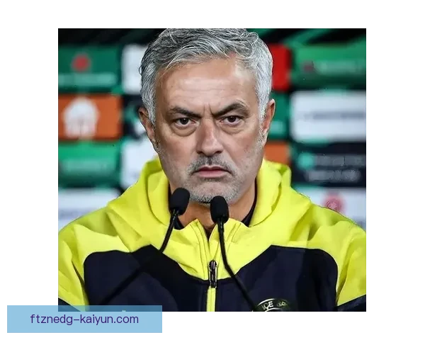 穆里尼奥防守体系层次分明，近期战术布置展现稳固防线与组织纪律性